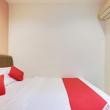 Oyo 90282 Hotel Taj Inn, Seksyen 7 샤알람 외부 사진