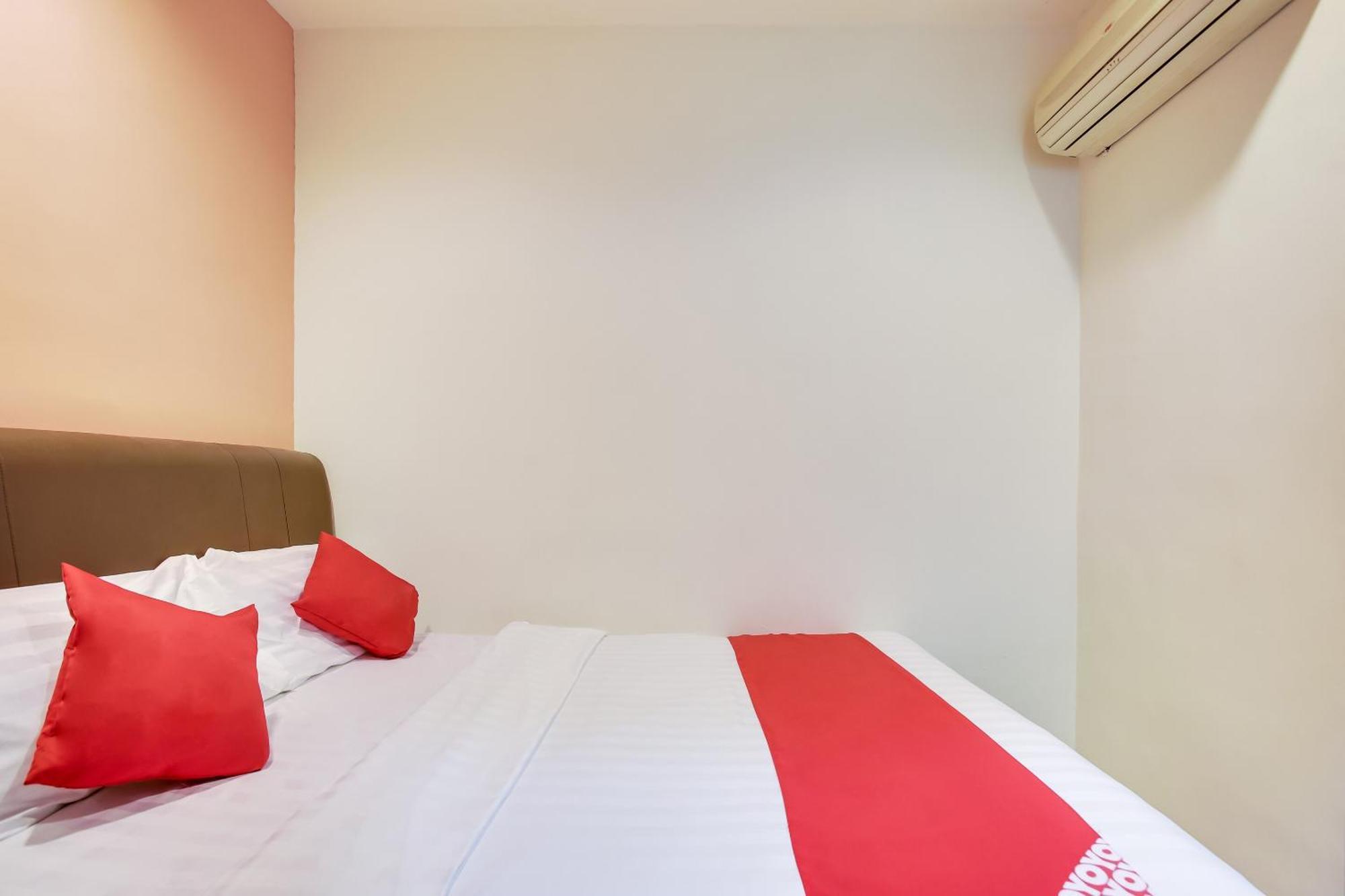 Oyo 90282 Hotel Taj Inn, Seksyen 7 샤알람 외부 사진