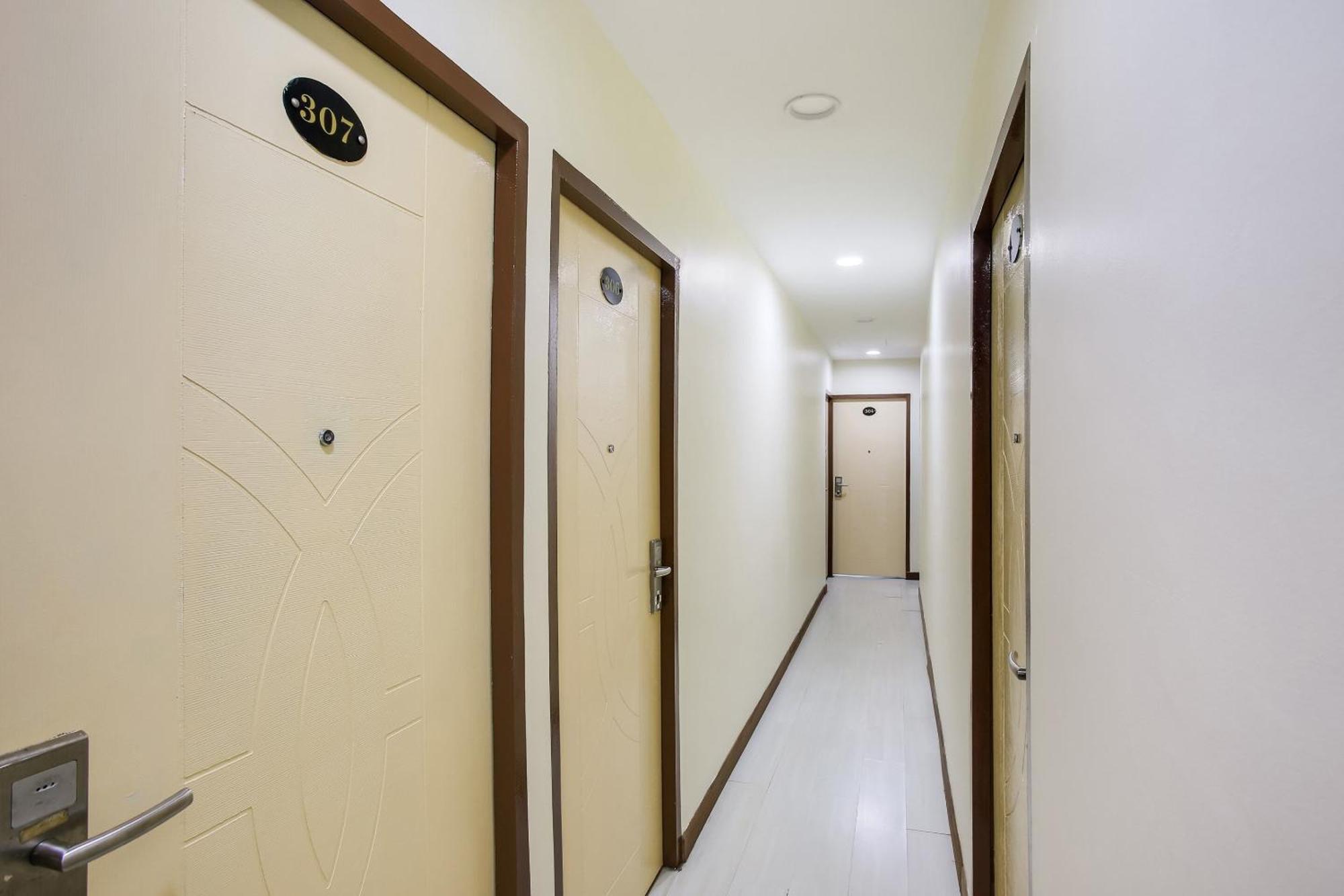 Oyo 90282 Hotel Taj Inn, Seksyen 7 샤알람 외부 사진