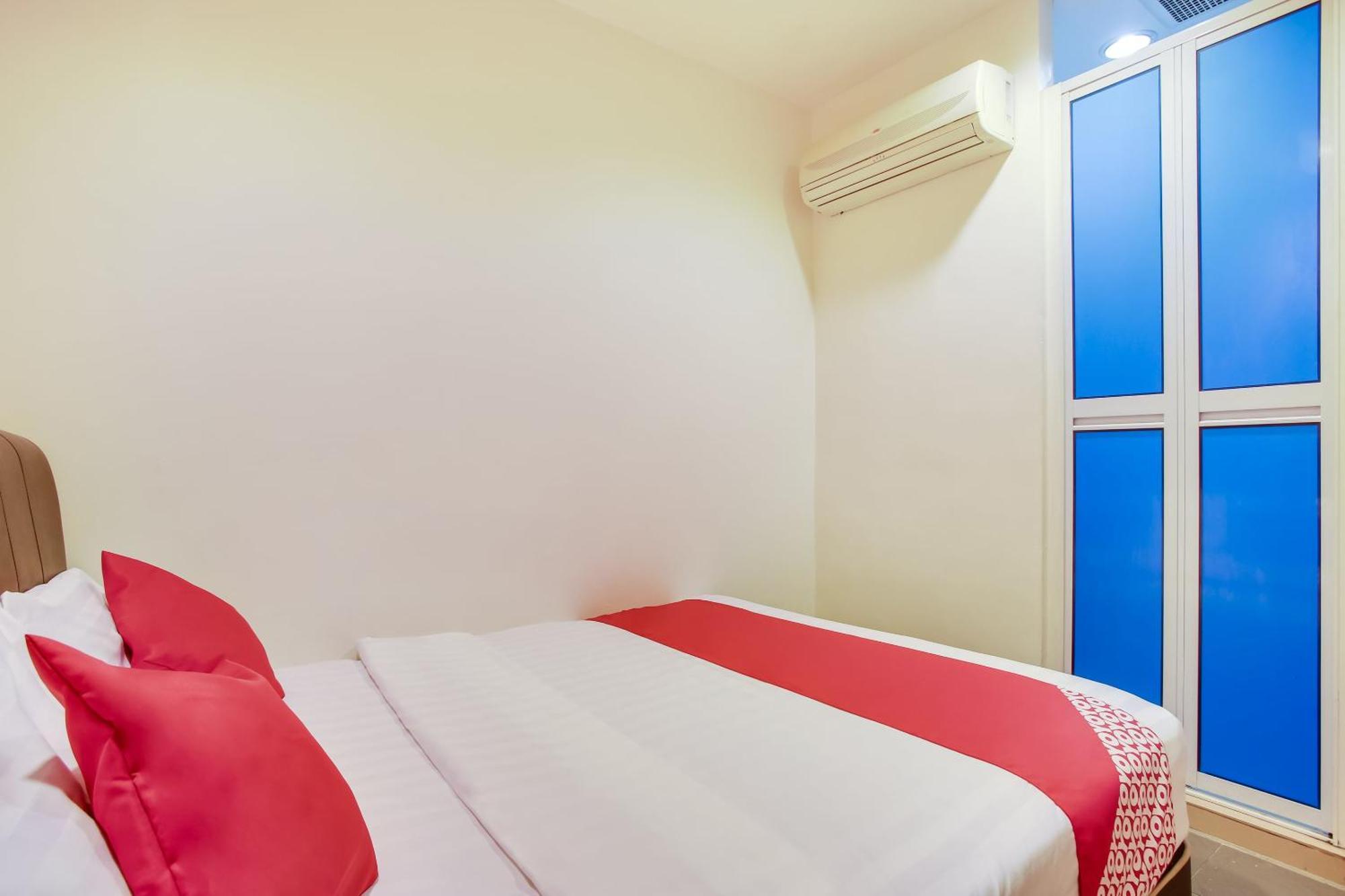 Oyo 90282 Hotel Taj Inn, Seksyen 7 샤알람 외부 사진