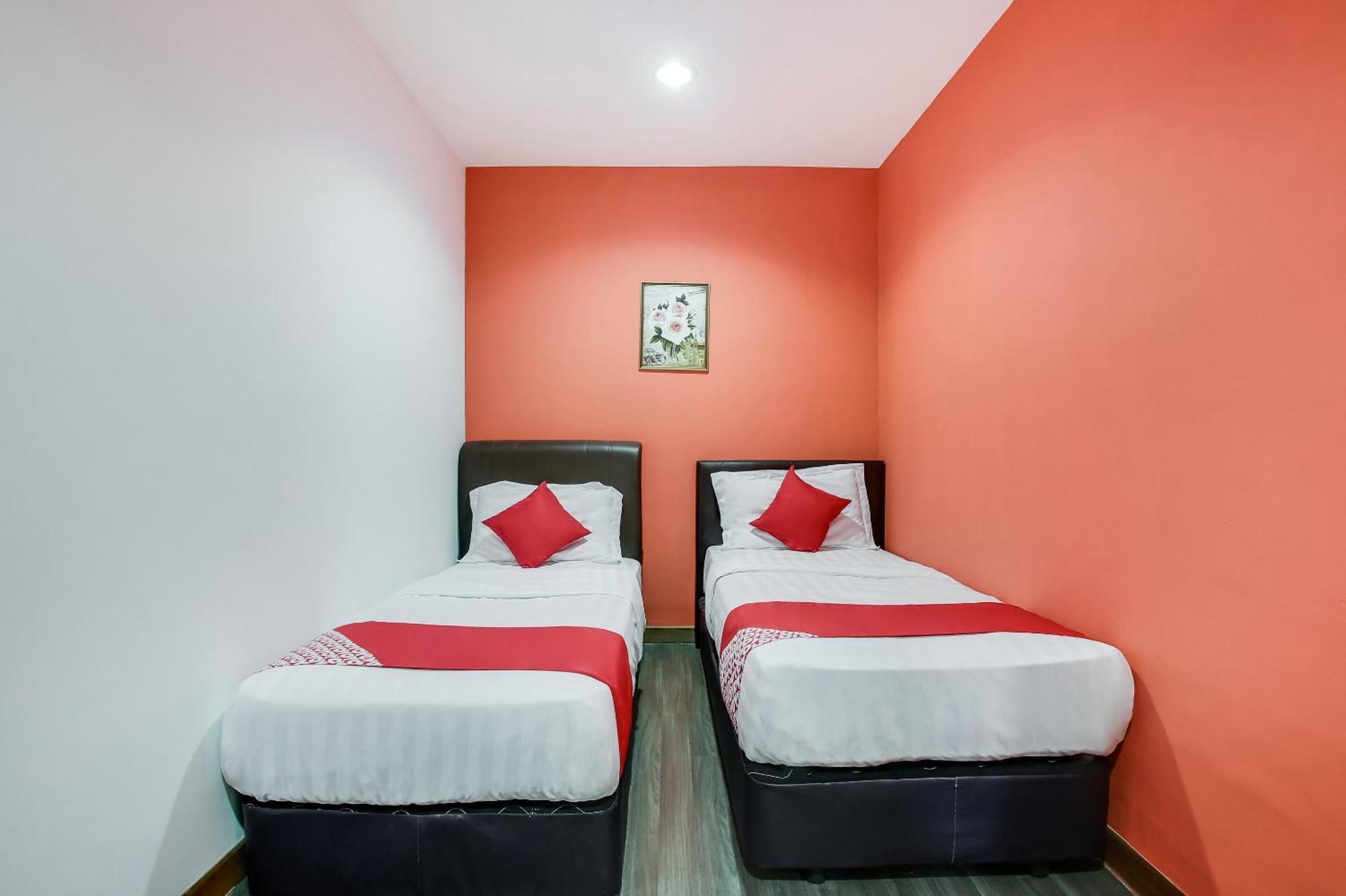 Oyo 90282 Hotel Taj Inn, Seksyen 7 샤알람 외부 사진