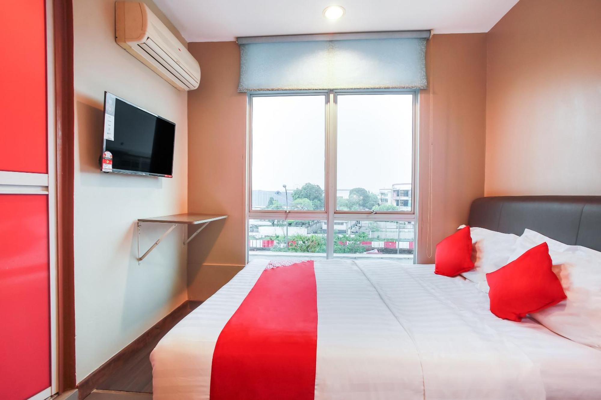 Oyo 90282 Hotel Taj Inn, Seksyen 7 샤알람 외부 사진