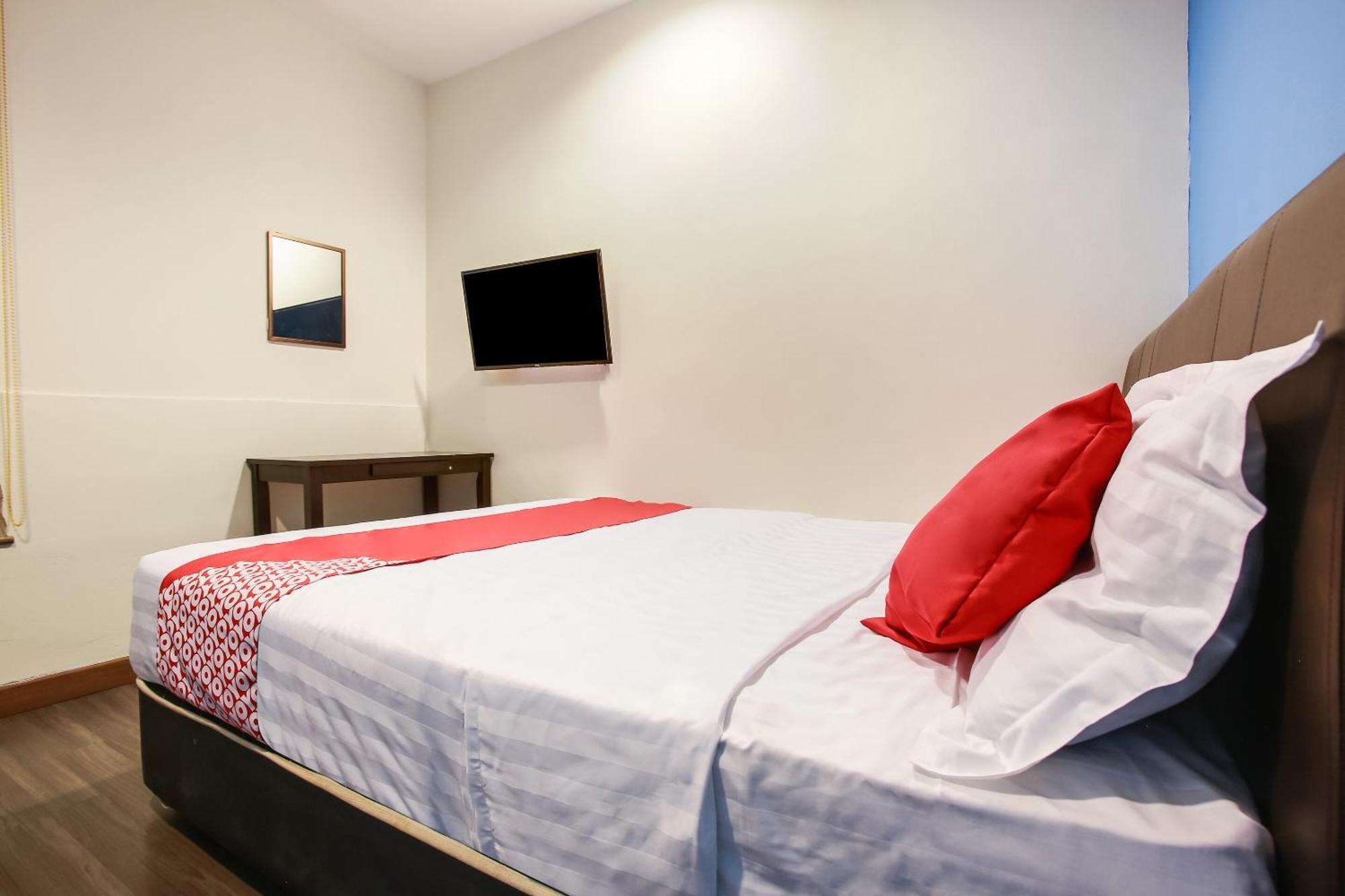 Oyo 90282 Hotel Taj Inn, Seksyen 7 샤알람 외부 사진