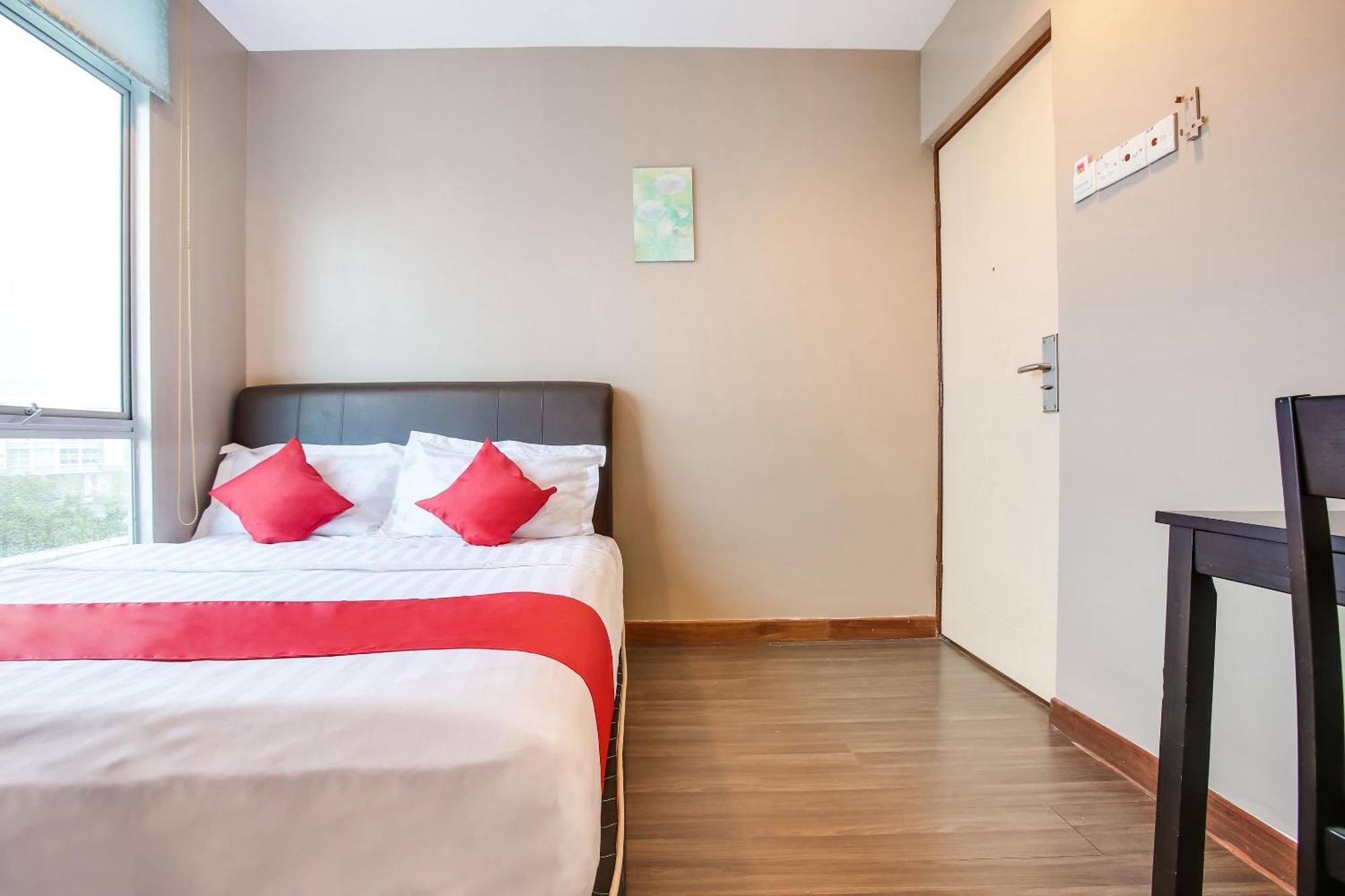 Oyo 90282 Hotel Taj Inn, Seksyen 7 샤알람 외부 사진