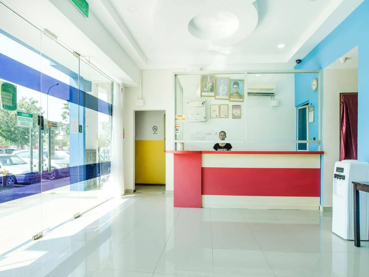 Oyo 90282 Hotel Taj Inn, Seksyen 7 샤알람 외부 사진